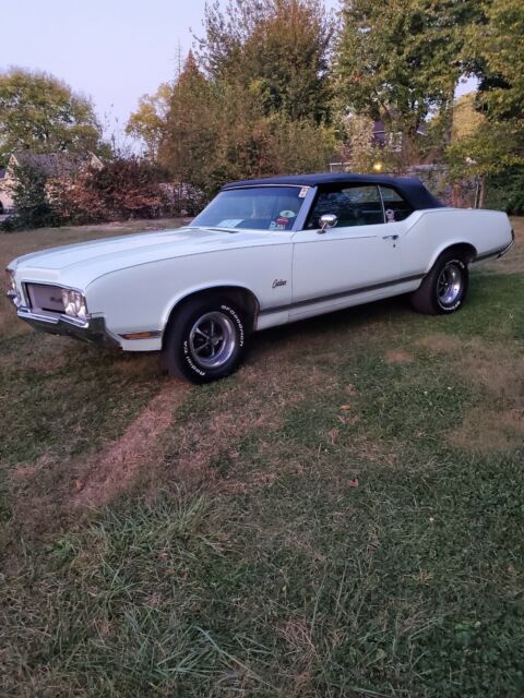 Oldsmobile Cutlass Supreme Classic 1970 image number 0