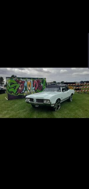 Oldsmobile Cutlass Supreme Classic 1970 image number 27