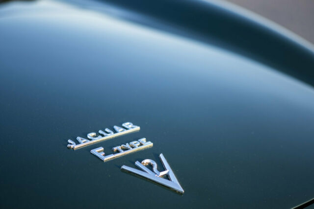 Jaguar E-Type 1974 image number 17