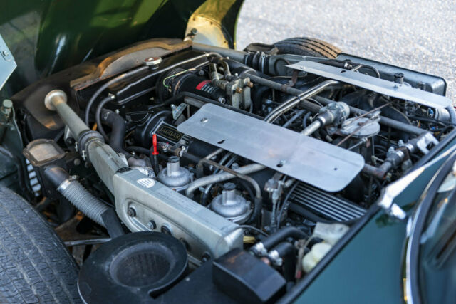 Jaguar E-Type 1974 image number 18