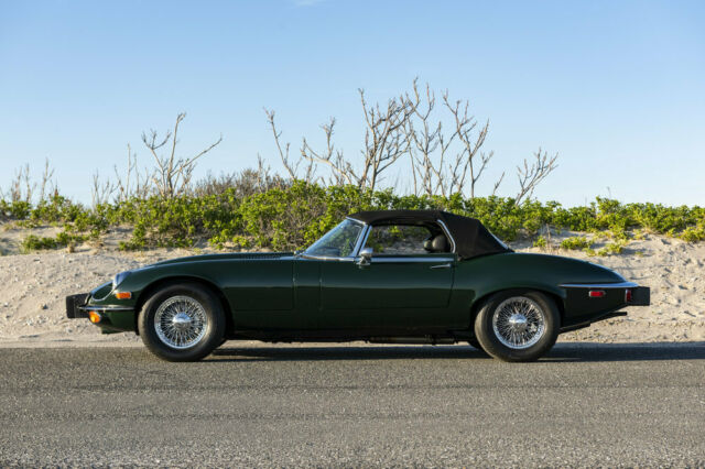 Jaguar E-Type 1974 image number 2