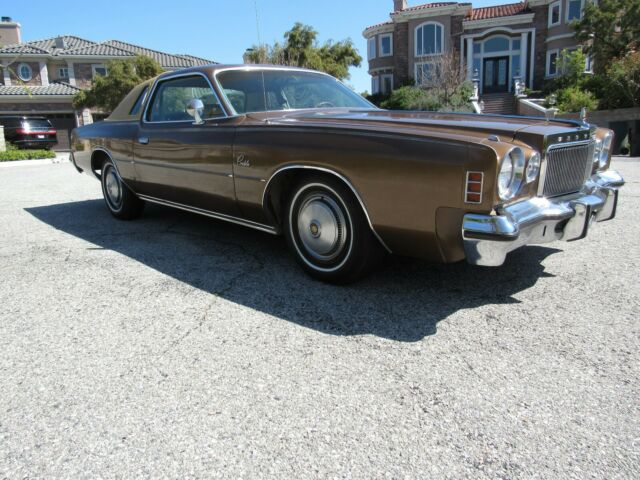 Chrysler Cordoba 1976 image number 1