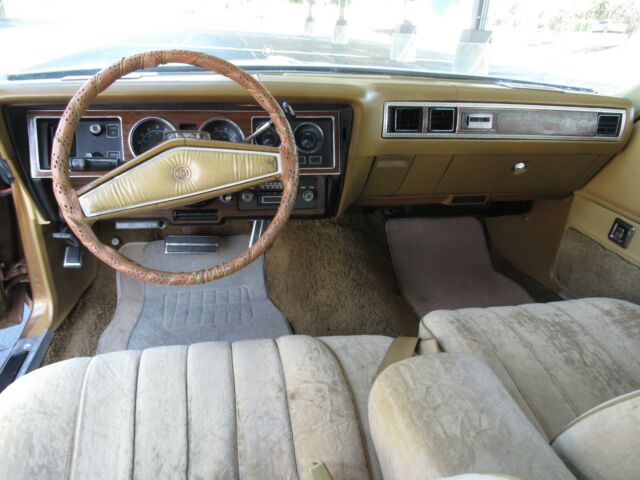 Chrysler Cordoba 1976 image number 10