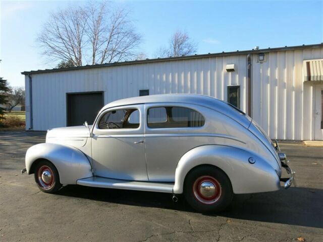 Ford Deluxe Tudor Sedan, 1939 image number 29