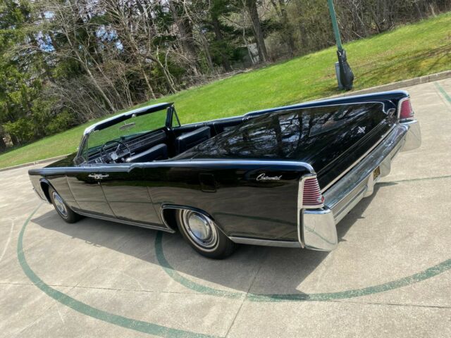 Lincoln Continental 1965 image number 0