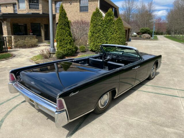 Lincoln Continental 1965 image number 1