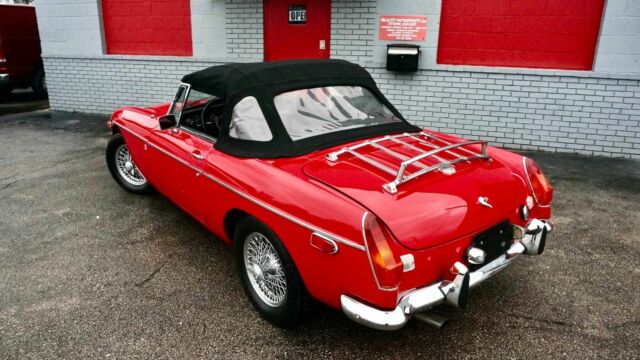 MG MGB 1976 image number 15