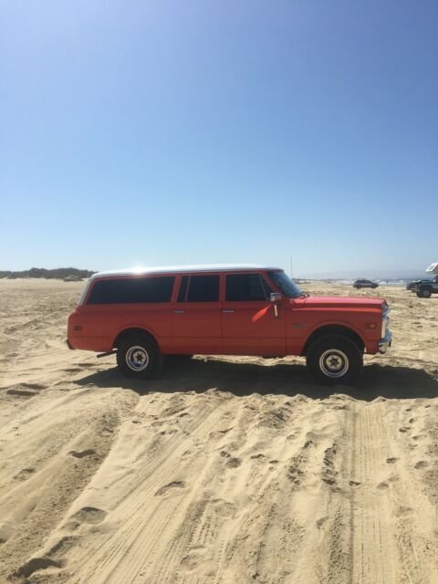 Chevrolet Suburban 1970 image number 0