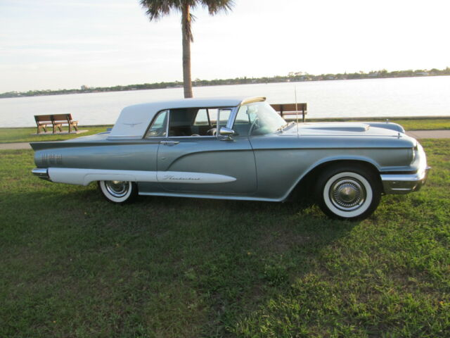 Ford Thunderbird 1960 image number 27