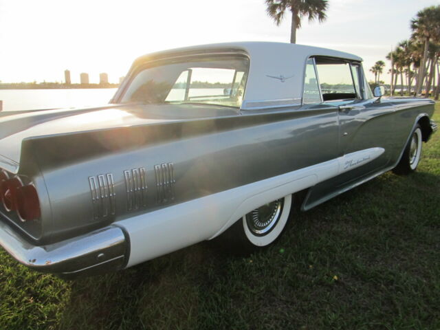 Ford Thunderbird 1960 image number 28