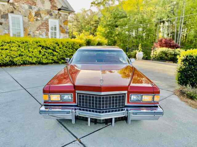 Cadillac DeVille Coupe 1976 image number 2