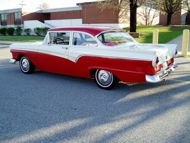 Ford Fairlane 1957 image number 0