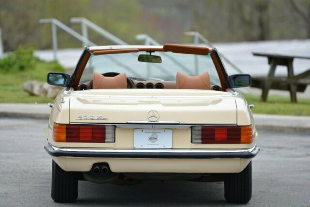 Mercedes-Benz SL-Class 1976 image number 34