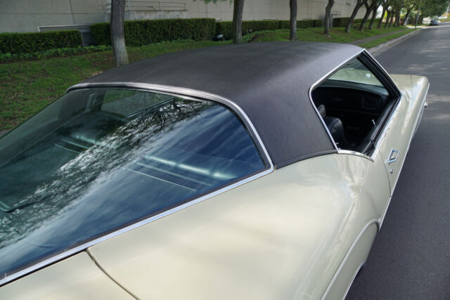 Buick Riviera 2 Door Boat Tail Hardtop with 25K original 1972 image number 18