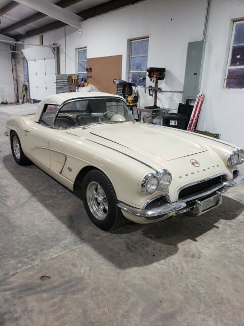 Chevrolet Corvette 1962 image number 2