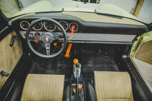 Porsche 911 1975 image number 41