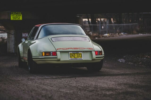 Porsche 911 1975 image number 6