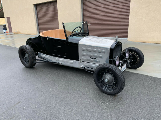 Ford Roadster 1926 image number 0