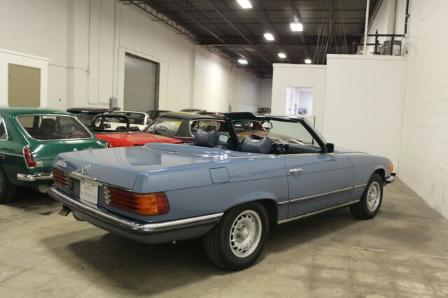 Mercedes-Benz SL-Class 1972 image number 25