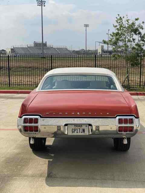 Oldsmobile Cutlass Supreme Classic 1972 image number 27