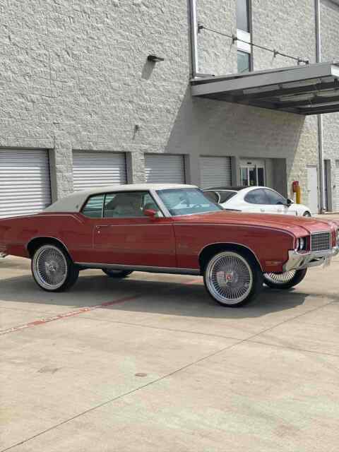 Oldsmobile Cutlass Supreme Classic 1972 image number 28