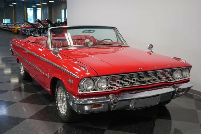 Ford Galaxie 1963 image number 18