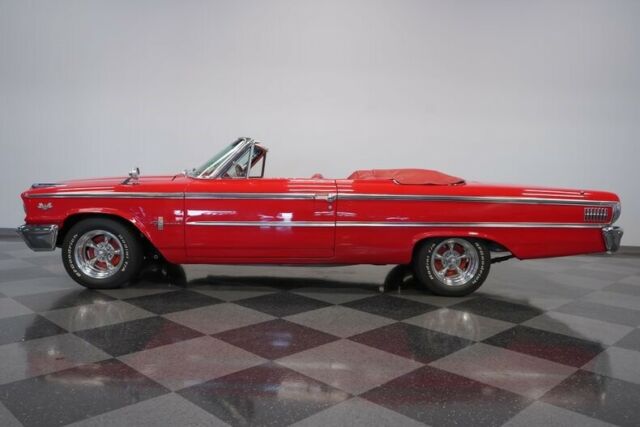 Ford Galaxie 1963 image number 2