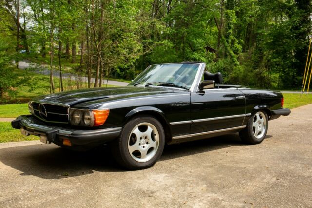 Mercedes-Benz SL-Class 1977 image number 0