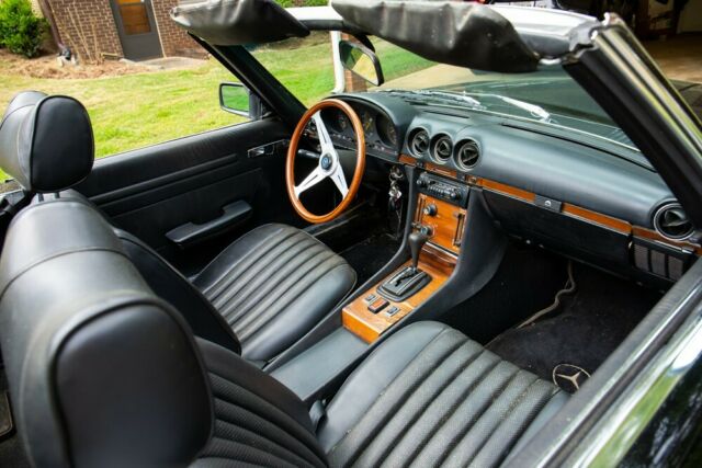 Mercedes-Benz SL-Class 1977 image number 2