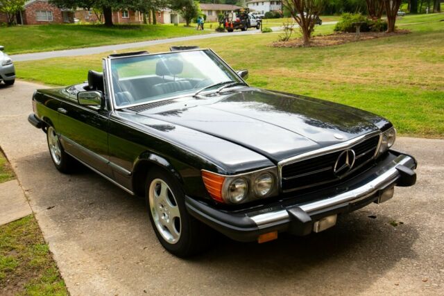 Mercedes-Benz SL-Class 1977 image number 4