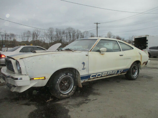 Ford Mustang 1976 image number 0