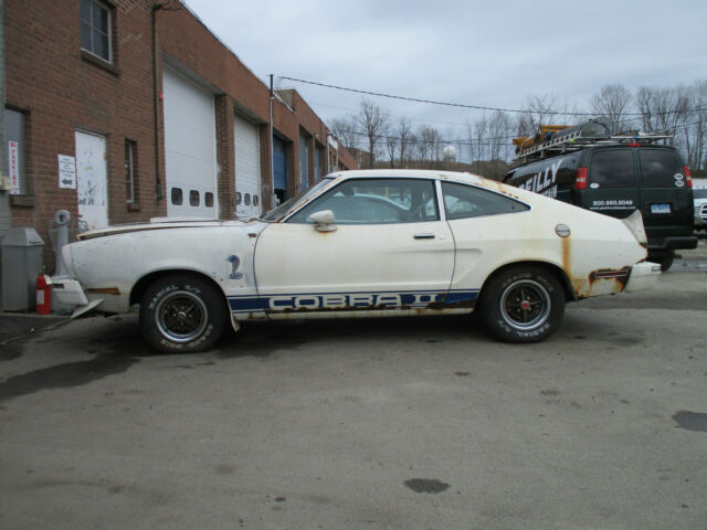 Ford Mustang 1976 image number 14