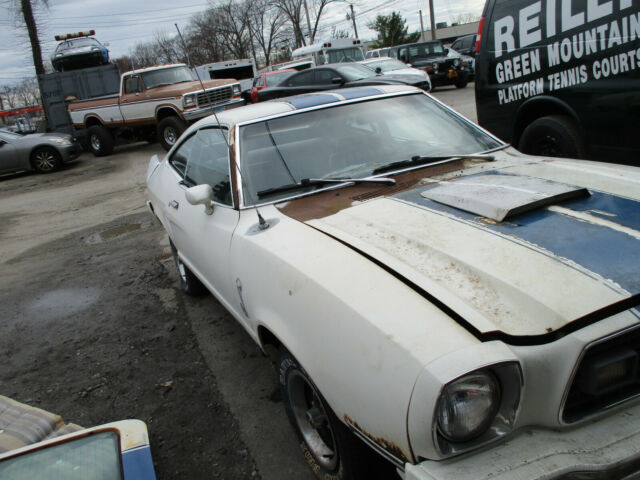 Ford Mustang 1976 image number 2