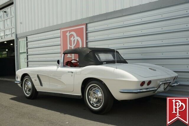 Chevrolet Corvette 1962 image number 23