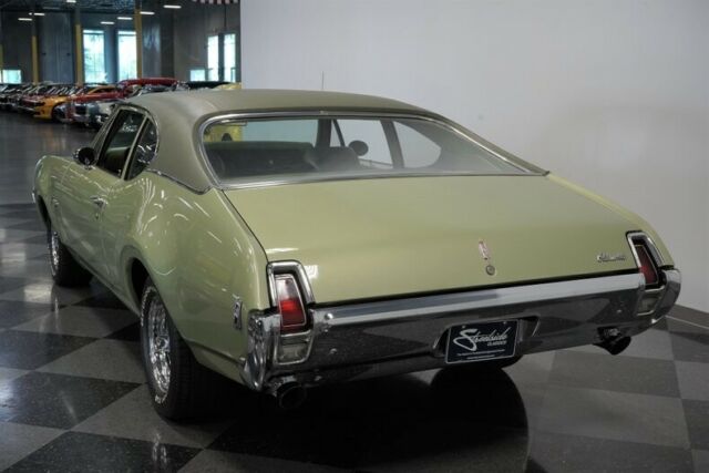 Oldsmobile Cutlass 1969 image number 10