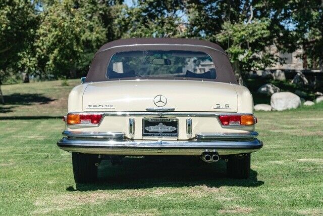 Mercedes-Benz 200-Series 1971 image number 41