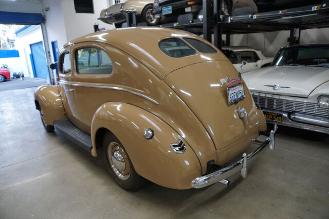 Ford 2 Door Sedan Deluxe 1940 image number 37