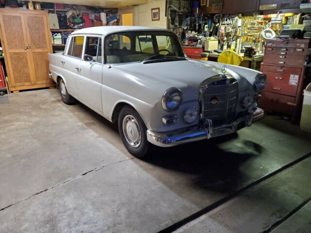 Mercedes-Benz 200 D 1967 image number 1