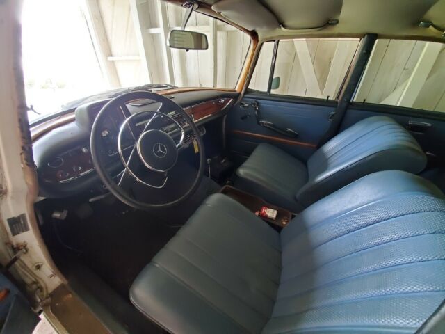 Mercedes-Benz 200 D 1967 image number 17