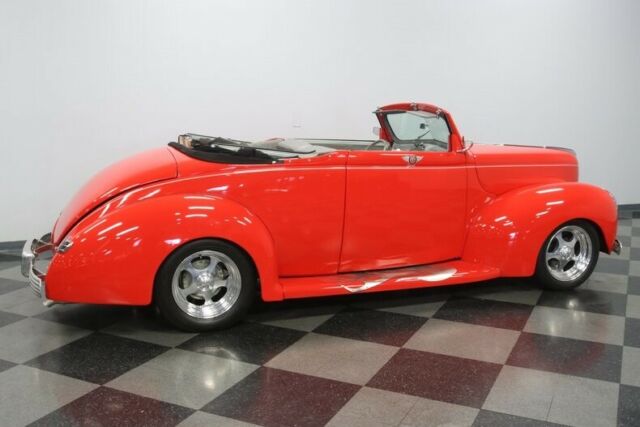 Ford Deluxe Convertible Coupe 1940 image number 14