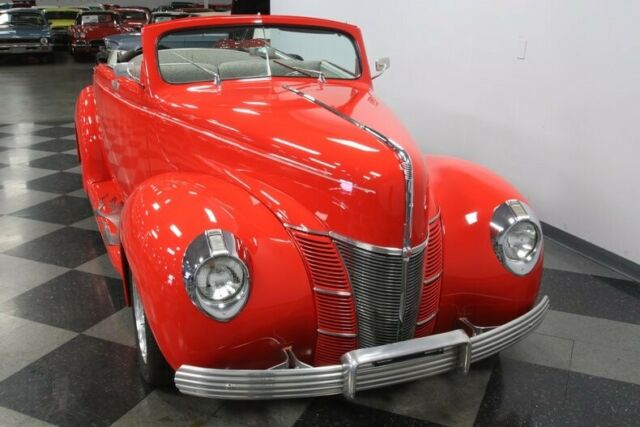 Ford Deluxe Convertible Coupe 1940 image number 18