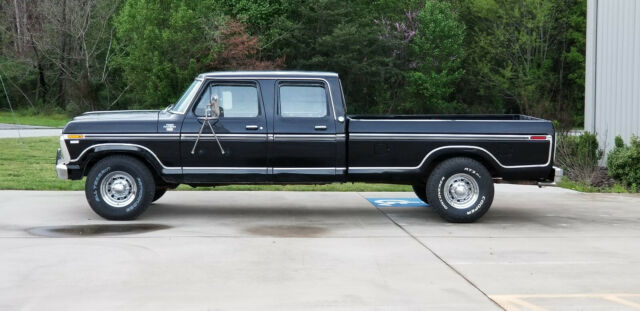 Ford F-250 1977 image number 2