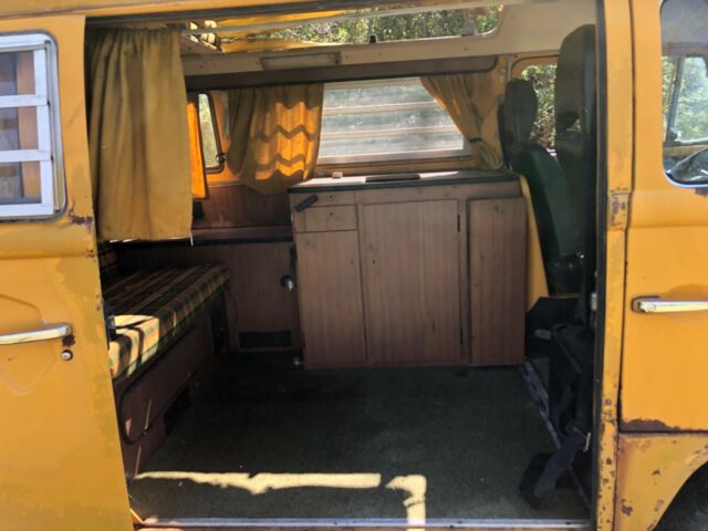 Volkswagen Bus/Vanagon 1977 image number 3