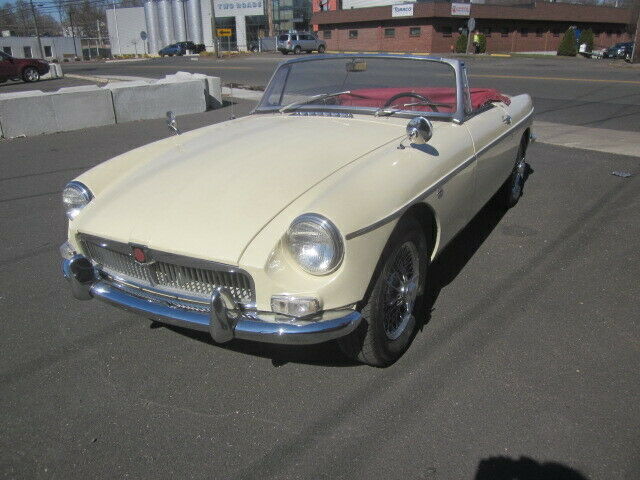 MG MGB 1965 image number 0