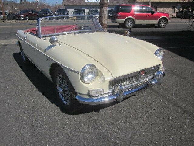 MG MGB 1965 image number 1