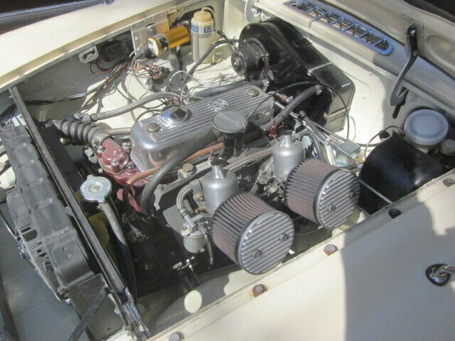 MG MGB 1965 image number 18