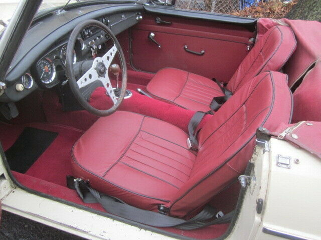 MG MGB 1965 image number 29