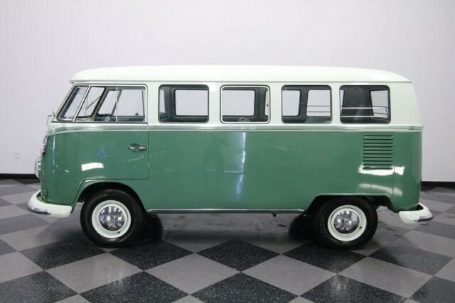 Volkswagen Microbus De Luxe 1965 image number 2