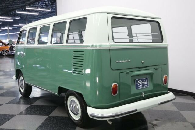 Volkswagen Microbus De Luxe 1965 image number 33