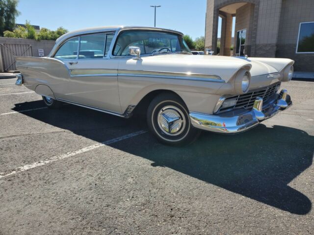 Ford Fairlane 1957 image number 29